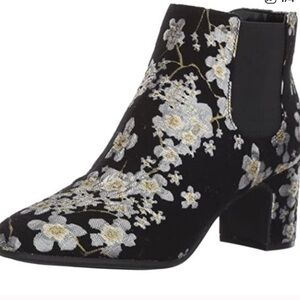 Anne Klein gold silver black tapestry ankle boot elastic gussets. Worn once EUC